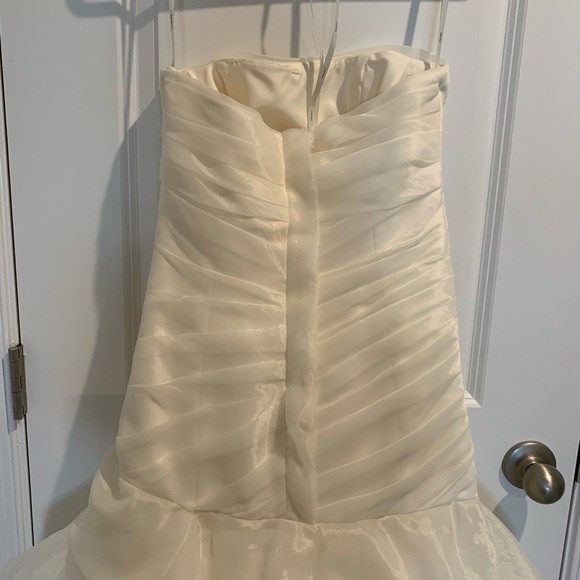 Vera Wang White Wedding Dress Size 4 - Picture 6 of 7